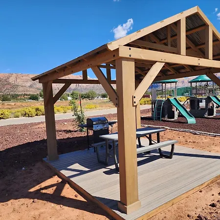 Designer Modern Tiny Home W All Of The Amenities